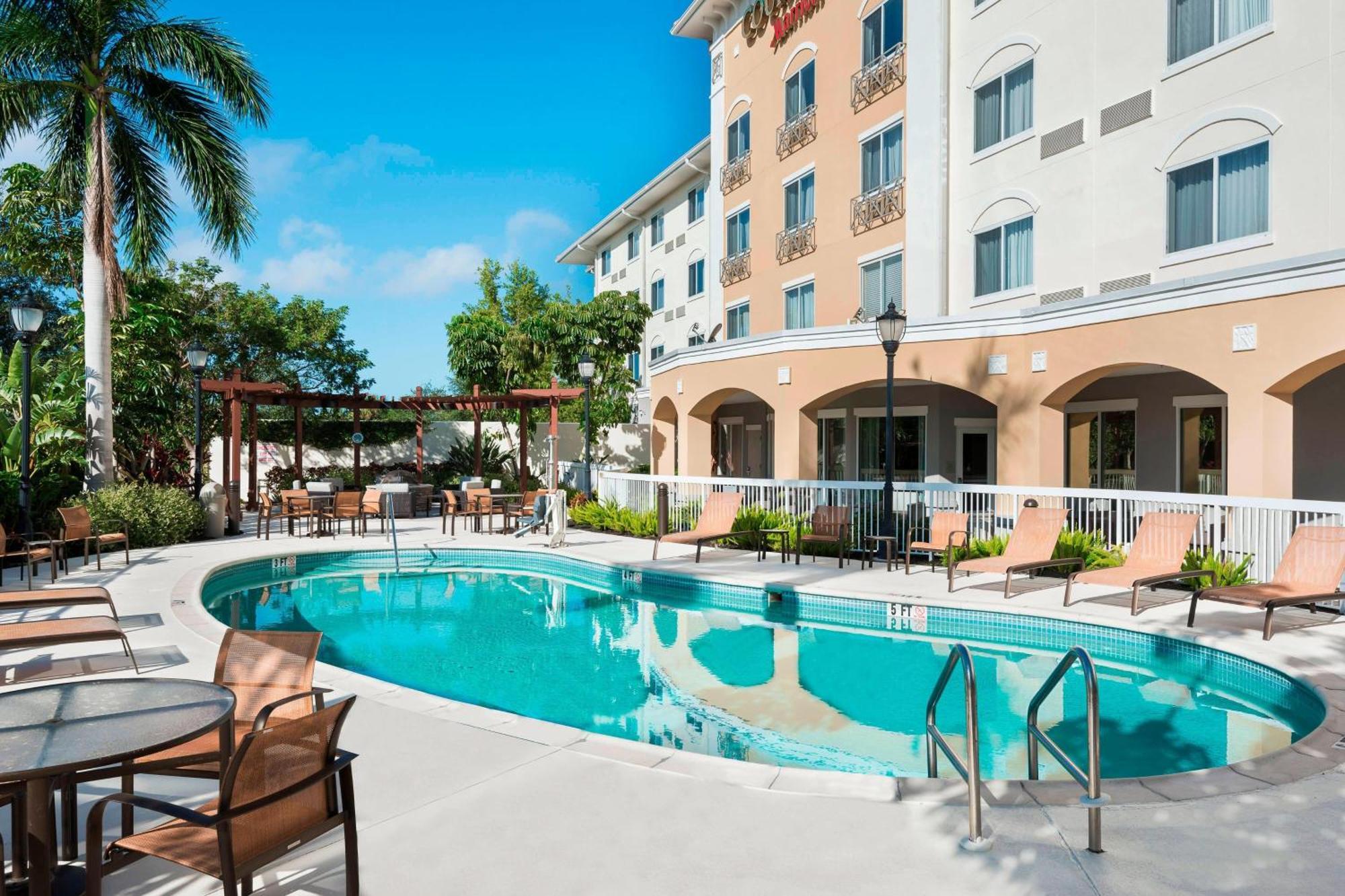Courtyard Fort Myers At I-75 And Gulf Coast Town Center Estero Exterior foto